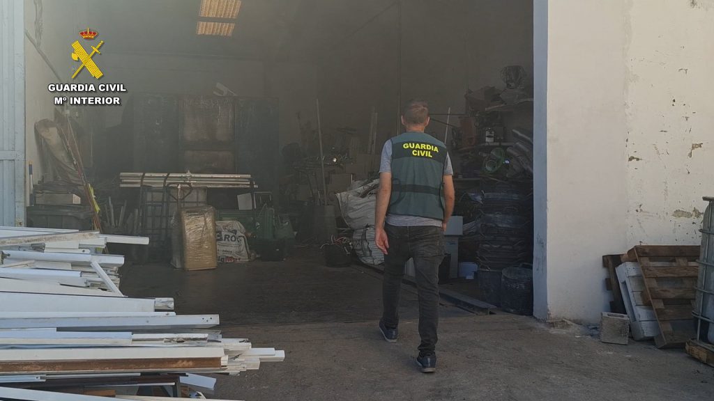 Cae una banda radicada en Valencia tras asaltar dos naves industriales en Altea con el método del 'butrón'